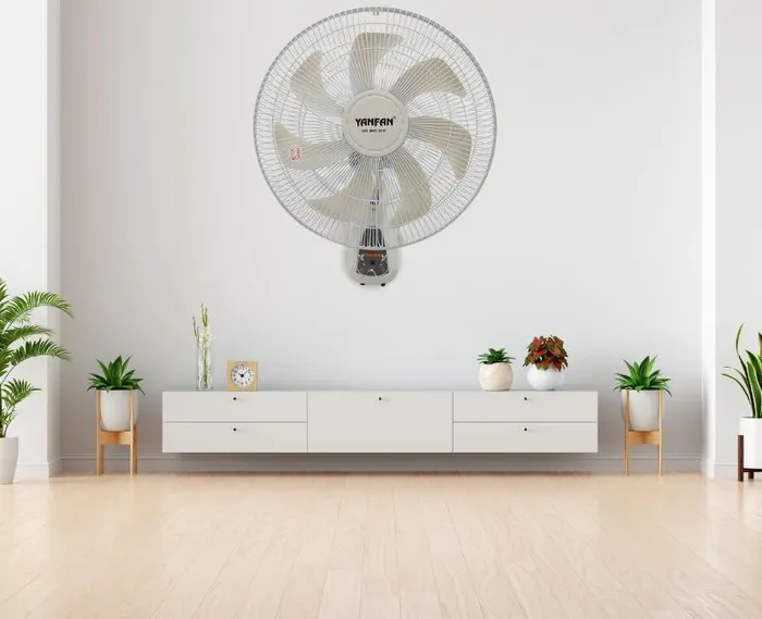 Quạt treo Yanfan TR788 lắp đặt trên tường rất gọn gàng