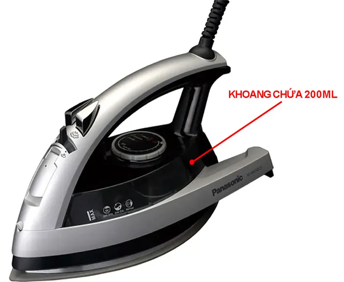 Khoang nước của bàn ủi Panasonic NI-W650CSLRA 2200W