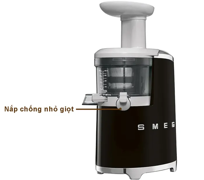 Nắp chống nhỏ giọt tích hợp trên máy ép chậm Smeg SJF01BLEU, màu đen