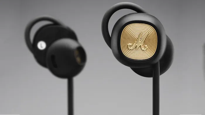 Logo Marshall mạ vàng sang trọng của tai nghe Minor II Bluetooth Black