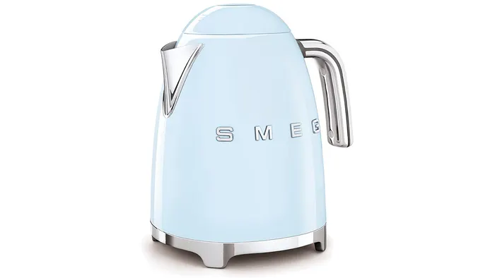 Smeg KLF03PBEU hoạt động với công suất 2400W