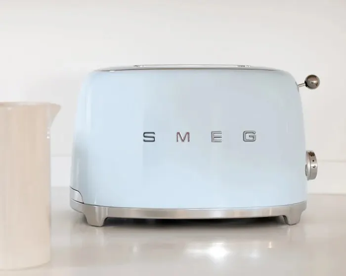 Smeg TSF01PBEU - Xanh Nhạt được làm từ các chất liệu cao cấp