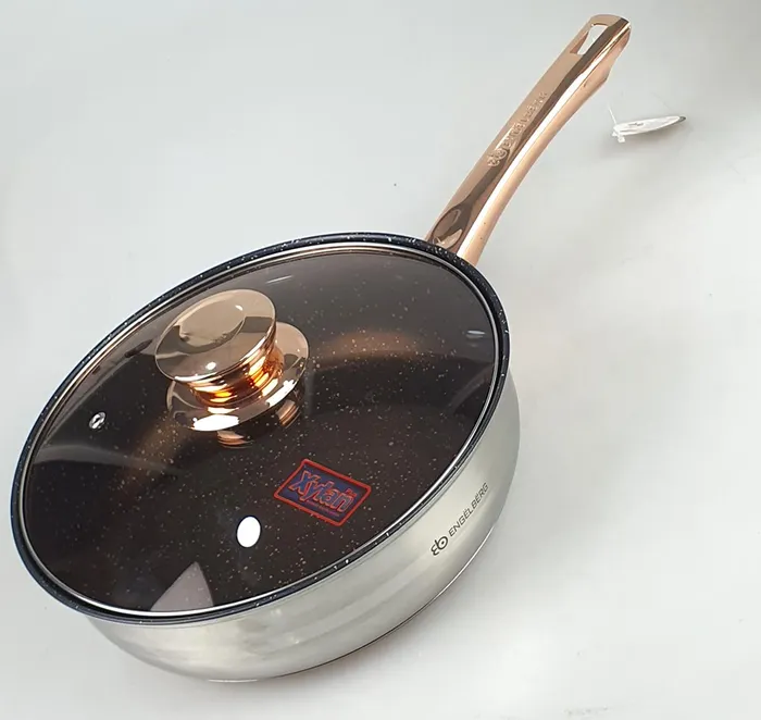 Tay cầm của bộ nồi chảo 6 món Engeibepg EB-8013