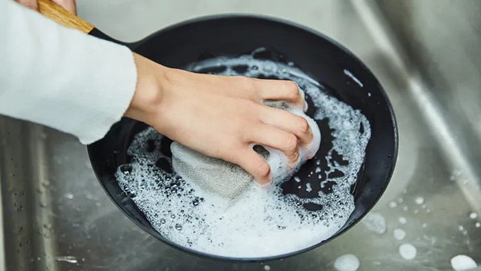 Những lưu ý cần thiết khi vệ sinh chảo 