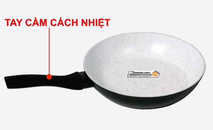 Tay cầm của chảo Rapido đáy chấm RP26-RD2 cách nhiệt tốt