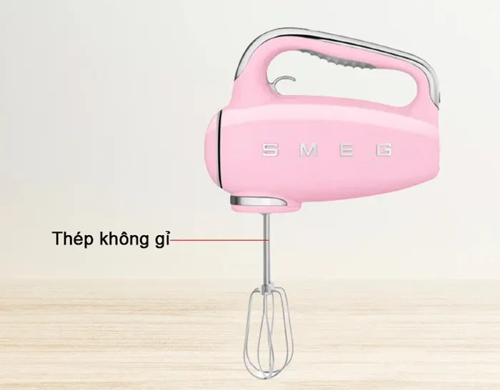 Que trộn Smeg HMF01PKEU làm bằng thép không gỉ