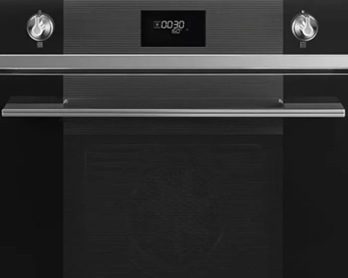 Núm vặn điều khiển của Smeg SF6101TVN1 khá dễ dàng