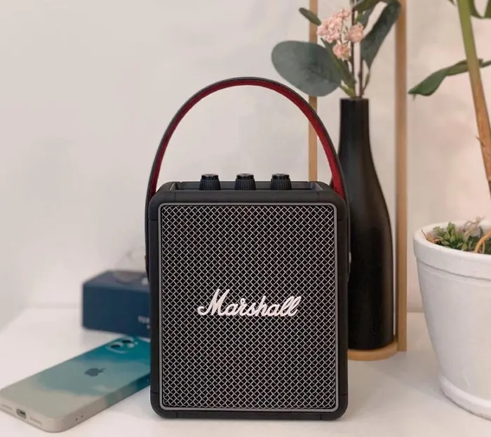 Loa Marshall Stockwell II cung cấp 20 giờ chơi nhạc liên tiếp