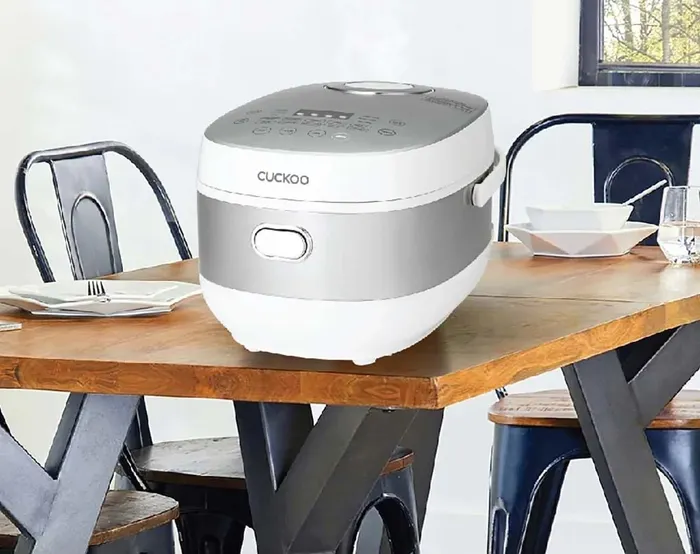 Nồi cơm điện tử Cuckoo CR-0690F/SIWHCRVNCV 1.08L kiểu dáng gọn gàng