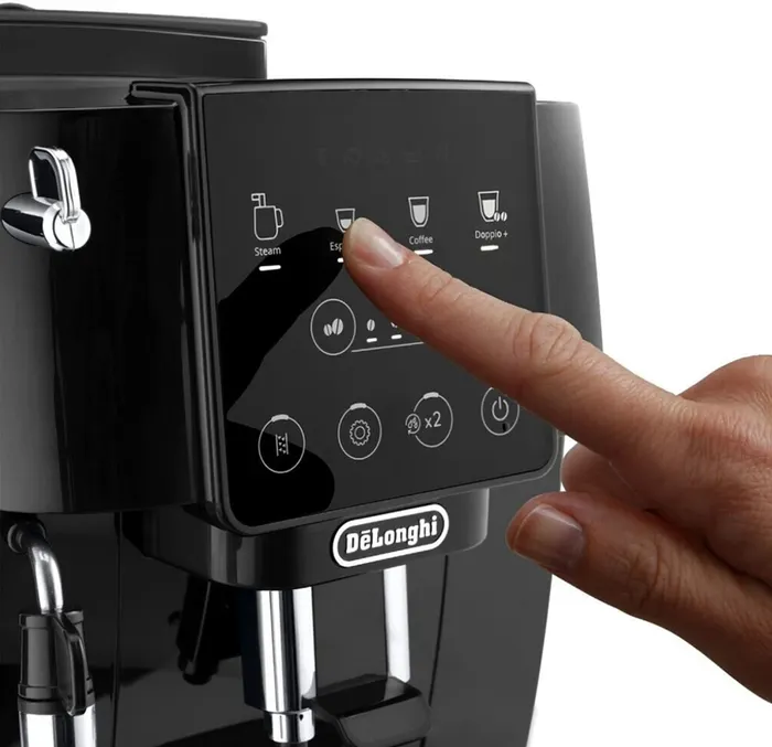 Giao diện của bảng điều khiển đơn giản, hiển thị rõ ràng các chức năng