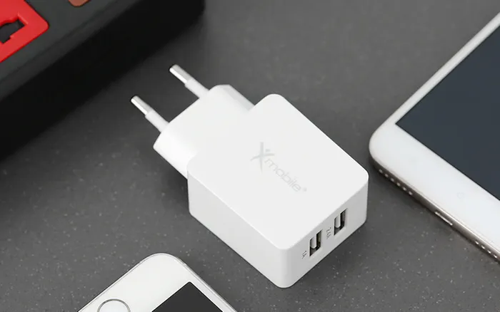 Adapter sạc 2 cổng 3.4A Xmobile DS476 Trắng thiết kế đơn giản 