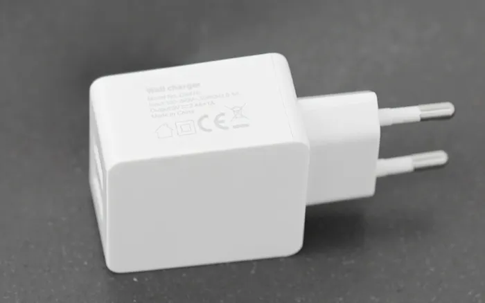 Adapter sạc 2 cổng 3.4A Xmobile DS476 Trắng dễ sử dụng 