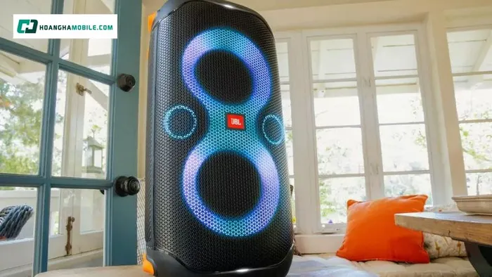 Chiếc loa mạnh mẽ cùng 2 mic thuận tiện.