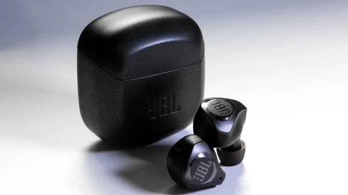 Tai nghe JBL Club Pro+ TWS cũng có khả năng chống nước IPX4