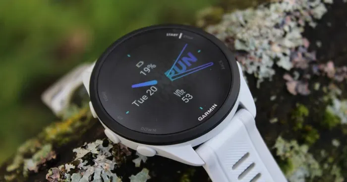 Đồng hồ thông minh Garmin Forerunner 165 Music.