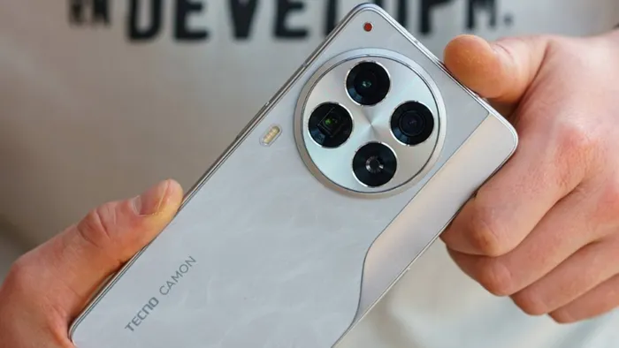 Camera chính Ultra 100MP, kết hợp cùng chống rung OIS và EIS.