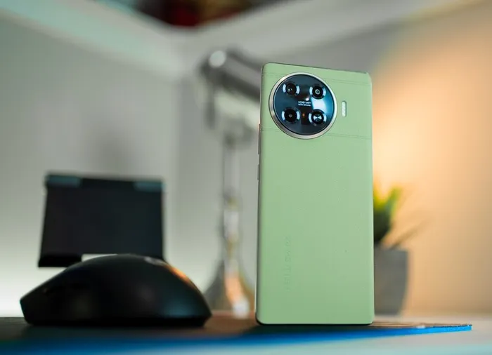 Điện thoại TECNO SPARK 20 Pro + (8GB/256GB)