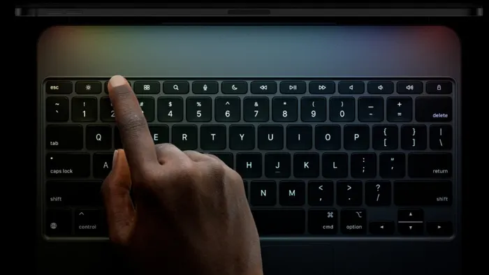 Magic Keyboard trải nghiệm gõ phím nhạy, mượt.