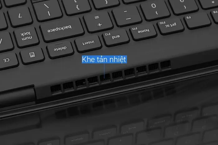 Camera cạnh trên màn hình hỗ trợ bạn webcam công việc, video call.