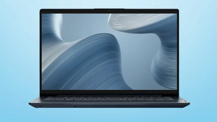 Trải nghiệm tốt trên màn hình đạt chuẩn của laptop Lenovo.