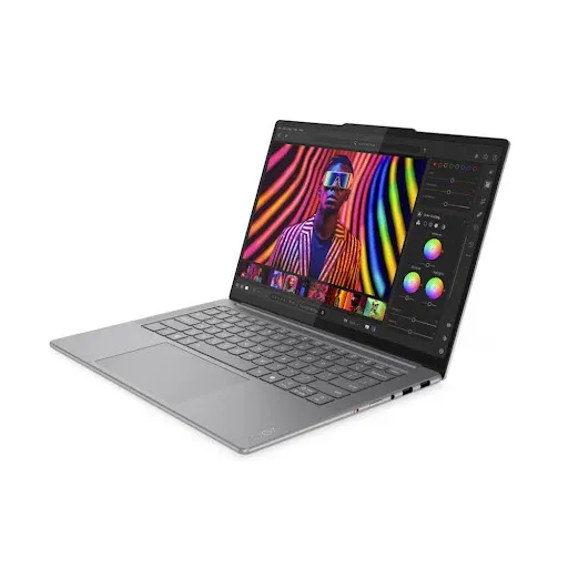 Các cổng kết nối hiện đại và đa dạng trên thân máy Lenovo Yoga Pro 7.