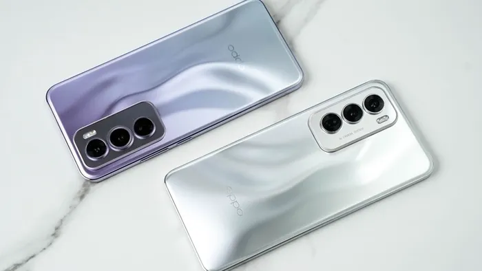 Màn hình OLED 6,7 inch 120Hz.
