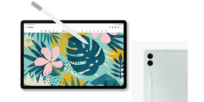S Pen Creator Edition đang trỏ vào màn hình của Galaxy Tab S9 FE+ màu Mint với hình ảnh đầy màu sắc mở trên màn hình trong ứng dụng Samsung Notes. Cận cảnh mặt sau của Galaxy Tab S9 FE+ màu Mint, cho thấy hệ thống camera sau và hộp thư S Pen kèm theo.